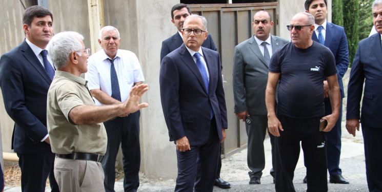 Rayon İcra Hakimiyyətinin başçısı Badamdar qəsəbəsində sakinlərin müraciətlərini dinləmiş və əraziyə baxış keçirmişdir