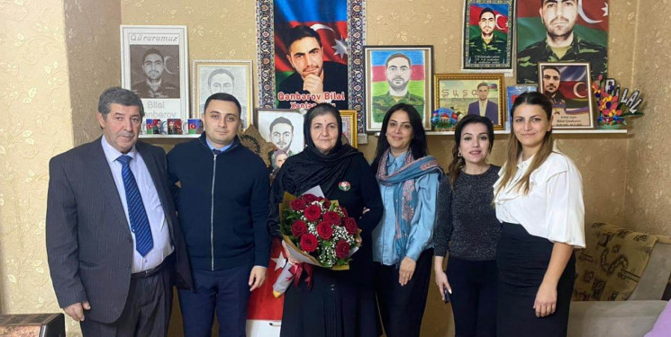 Şəhid Bilal Qənbərovun anası Gültəkin xanım yubileyi münasibətilə ziyarət olundu