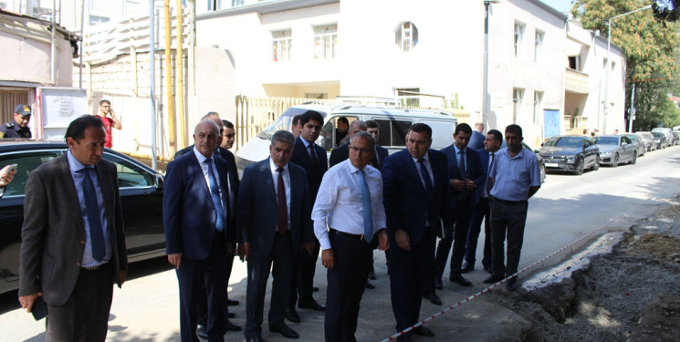 Rayon İcra Hakimiyyətinin başçısı 20-ci sahə yaşayış massivində yeni su xəttinin çəkilişi ilə əlaqədar əraziyə baxış keçirmişdir