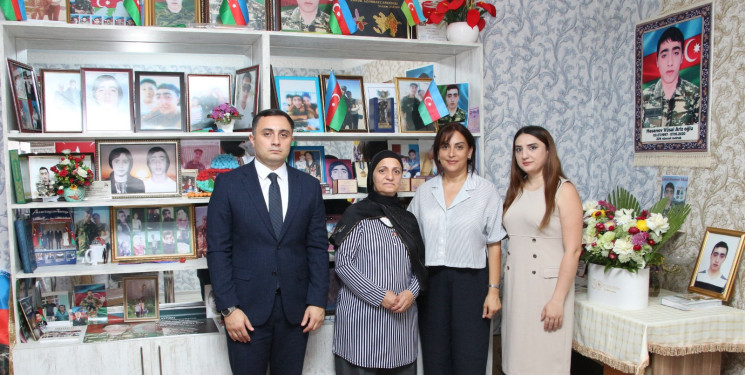 Şəhid Vüsal Həsənovun anası Mərifət xanım yubileyi münasibətilə ziyarət olundu
